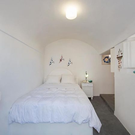 White Cave Private Villa Pyrgos Kallistis Exterior photo
